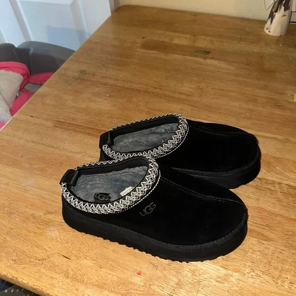 UGG Black Slippers with Gray Trim - Picture 1 of 6
